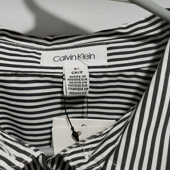 Calvin Klein Women's Button Up Top - Picture 2 of 4